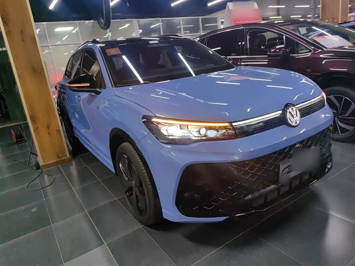 Фото 4 - Volkswagen Tiguan L Pro