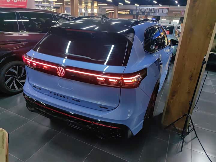 Фото 7 - Volkswagen Tiguan L Pro