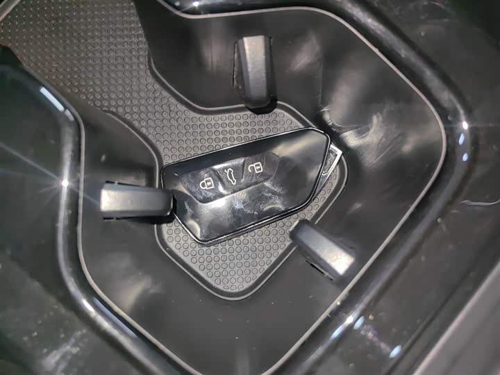 Фото 9 - Volkswagen Tiguan L Pro