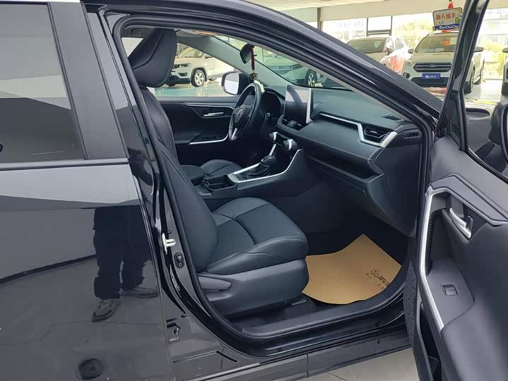 Фото 8 - Toyota Wildlander