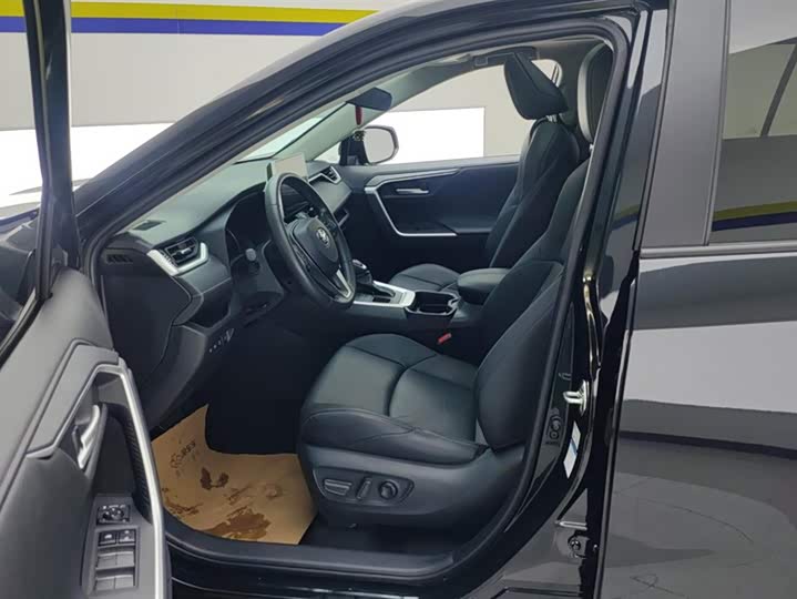 Фото 9 - Toyota Wildlander