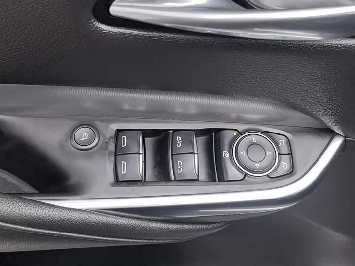 Фото 9 - Cadillac XT4