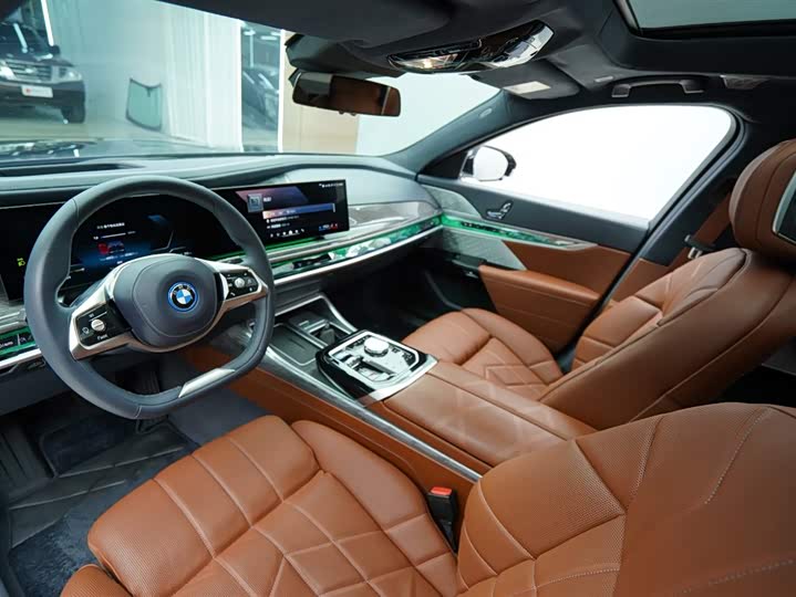 Фото 3 - BMW i7