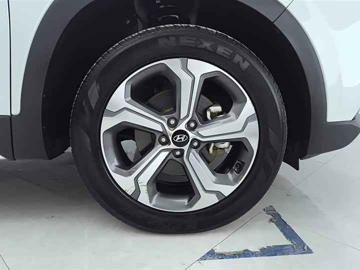 Фото 6 - Hyundai Santa Fe