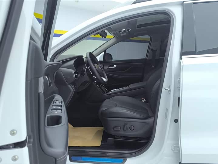 Фото 9 - Hyundai Santa Fe