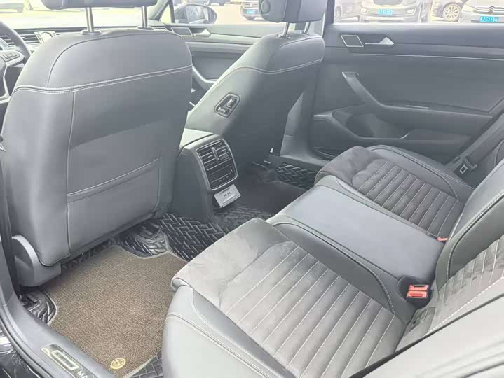 Фото 8 - Volkswagen Magotan