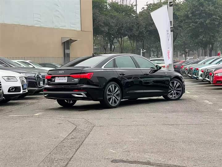 Фото 2 - Audi A6L