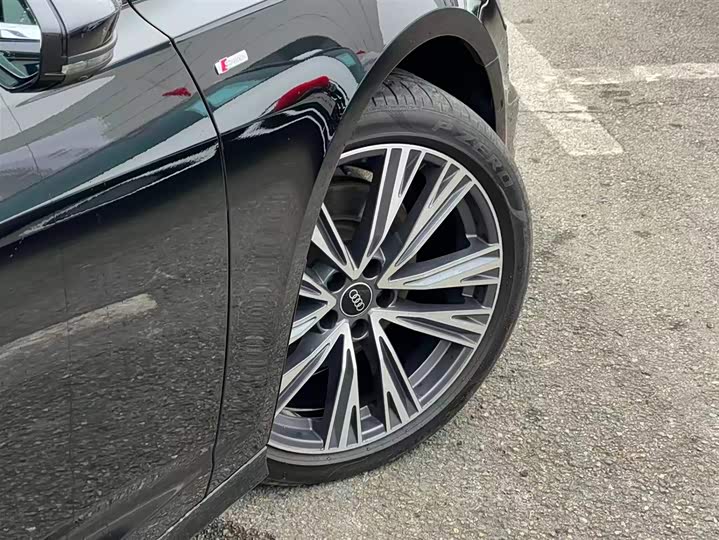 Фото 5 - Audi A6L