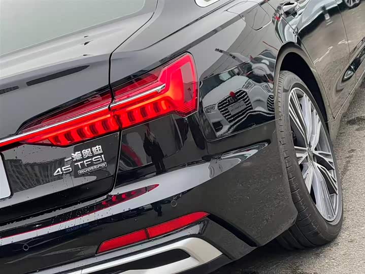 Фото 7 - Audi A6L