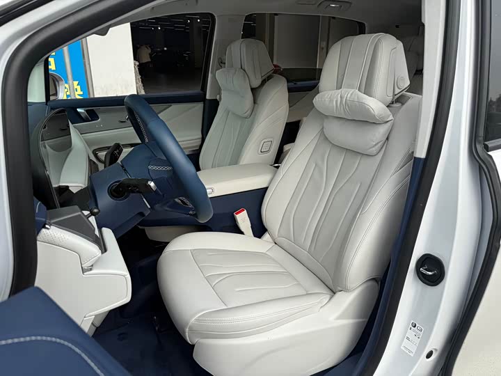 Фото 8 - Buick GL8 Hybrid