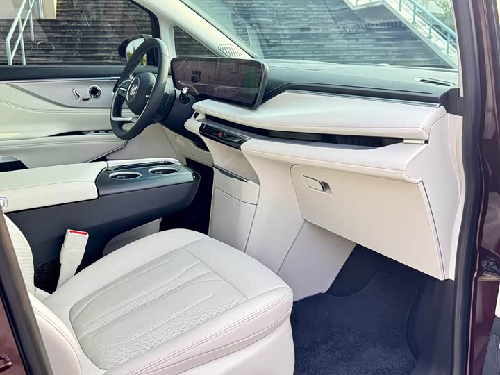 Фото 9 - Buick GL8 Hybrid