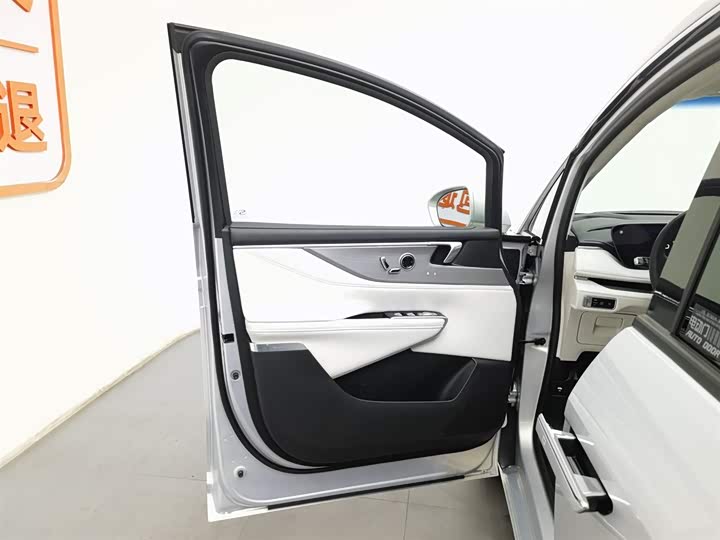 Фото 8 - Buick GL8 Hybrid