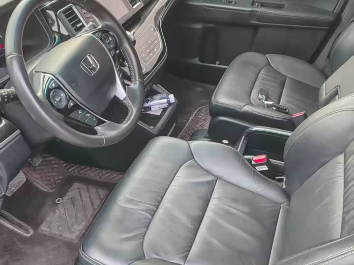 Фото 4 - Honda Elysion