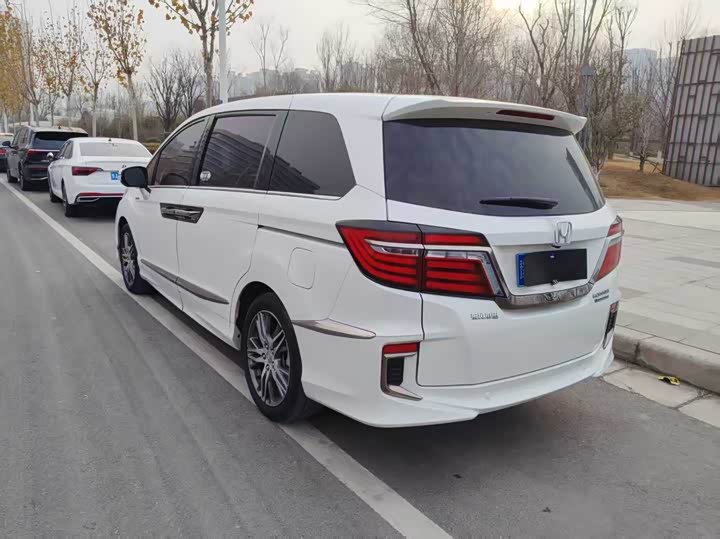 Фото 6 - Honda Elysion