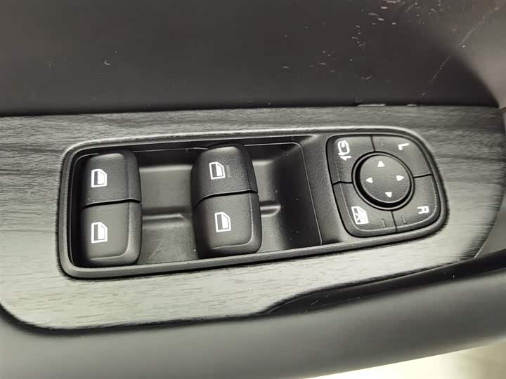 Фото 9 - Roewe D7