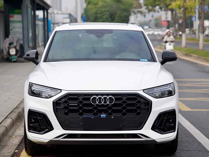 Фото 2 - Audi Q5L