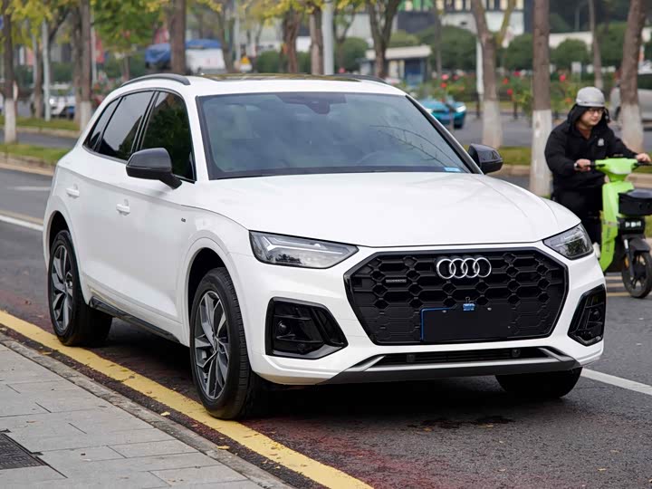 Фото 3 - Audi Q5L