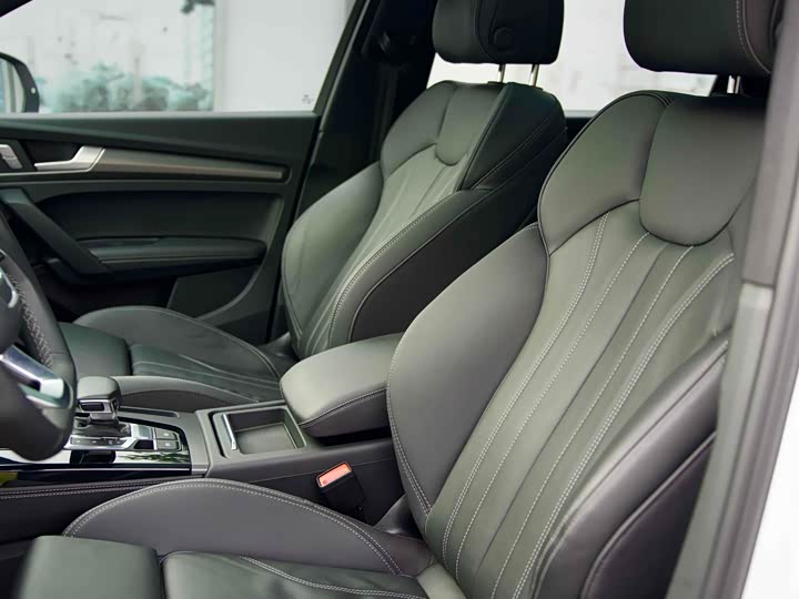 Фото 8 - Audi Q5L