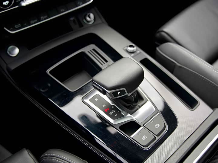 Фото 9 - Audi Q5L