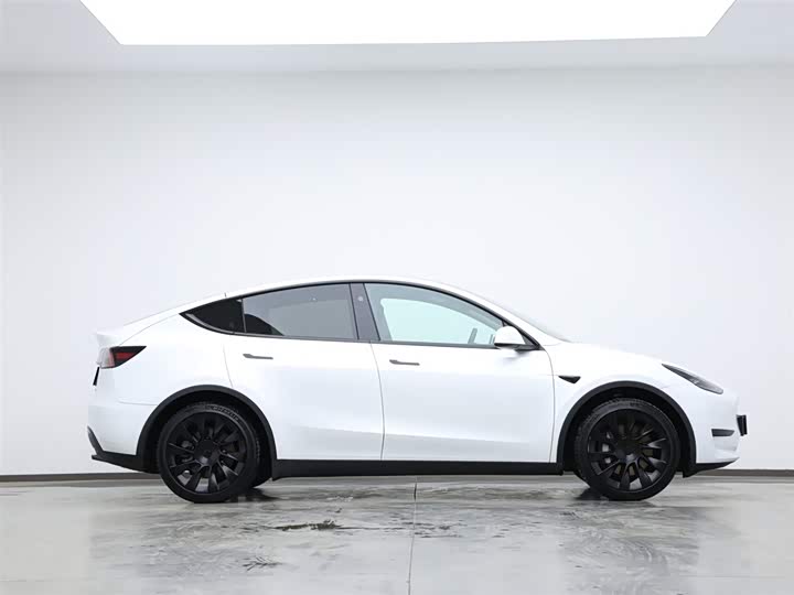 Фото 6 - Tesla Model Y