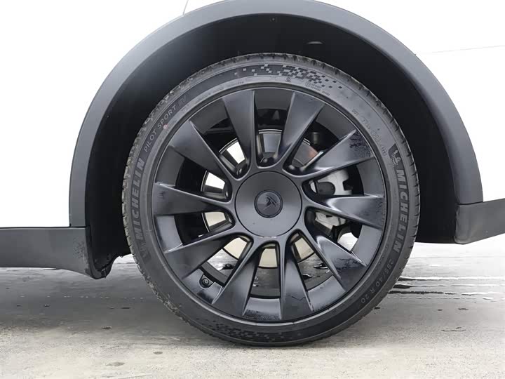 Фото 9 - Tesla Model Y