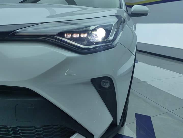 Фото 5 - Toyota C-HR