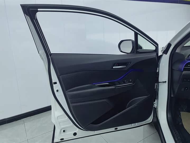 Фото 7 - Toyota C-HR