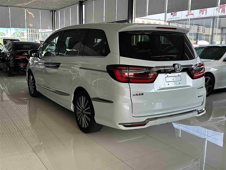 Фото 4 - Honda Elysion