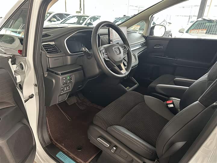 Фото 6 - Honda Elysion