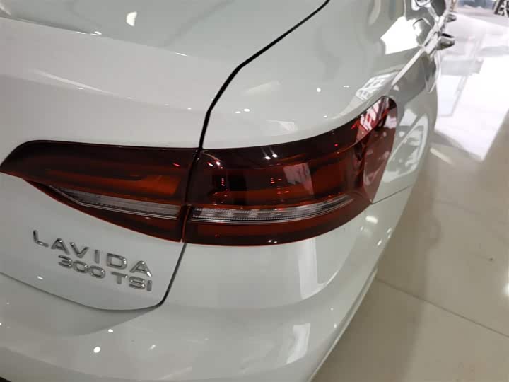 Фото 8 - Volkswagen Lavida