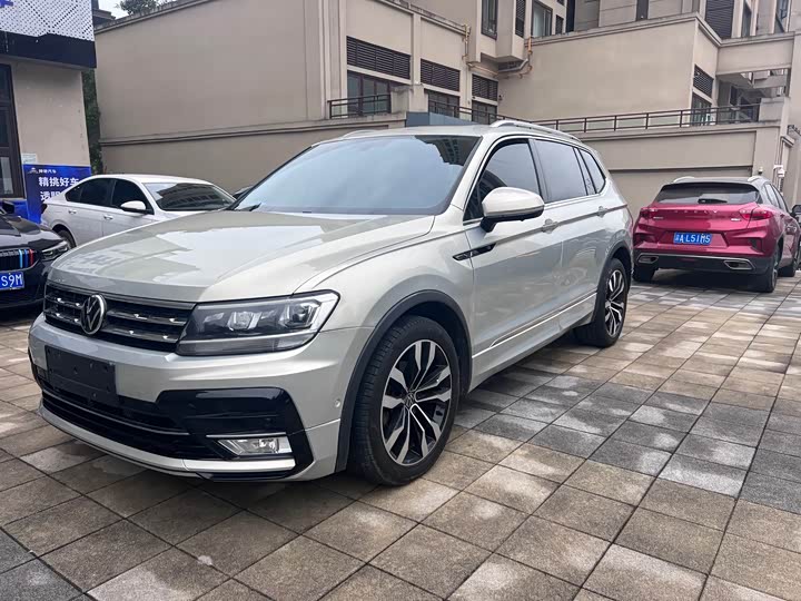 Фото 1 - Volkswagen Tiguan L Pro