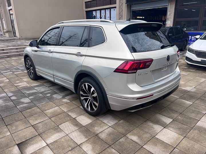 Фото 4 - Volkswagen Tiguan L Pro