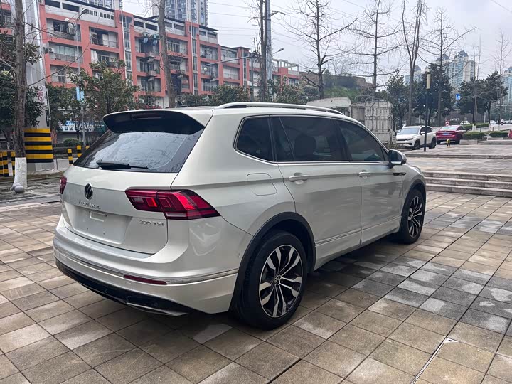 Фото 6 - Volkswagen Tiguan L Pro