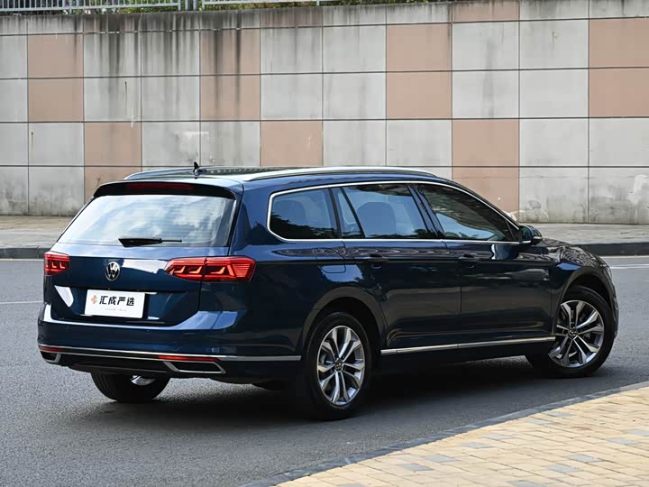 Фото 2 - Volkswagen Passat Variant