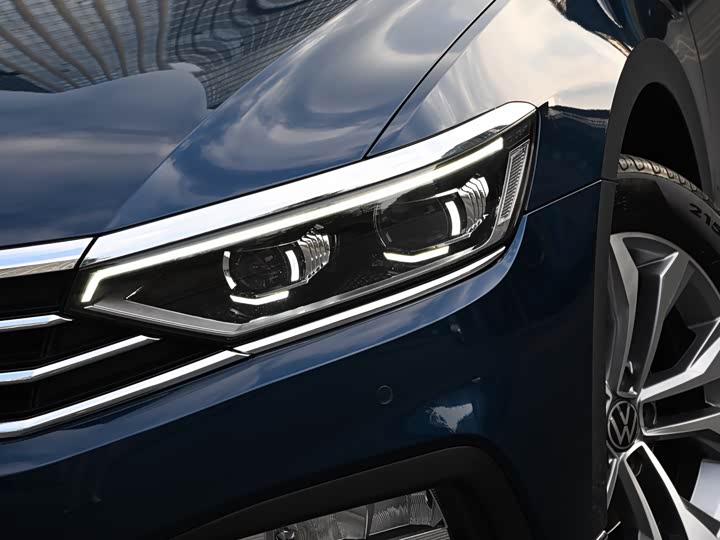 Фото 8 - Volkswagen Passat Variant