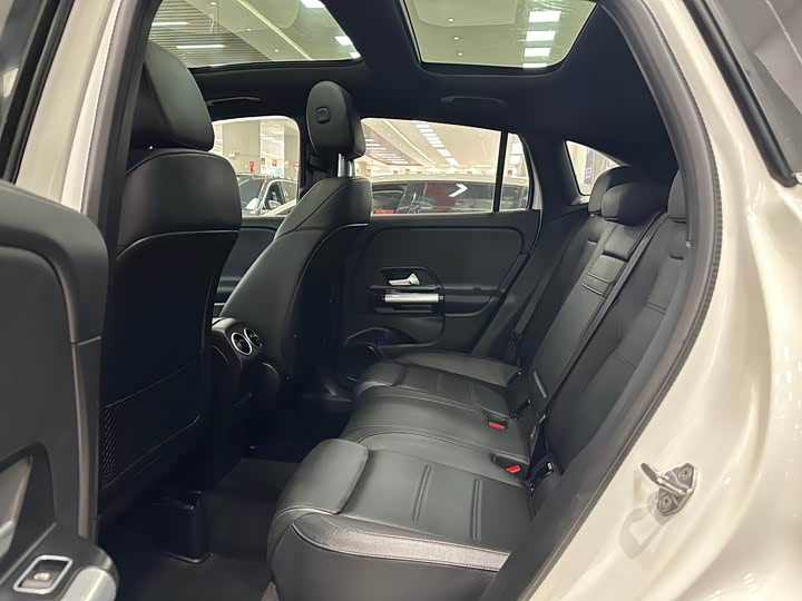 Фото 6 - Mercedes-Benz GLA-Class