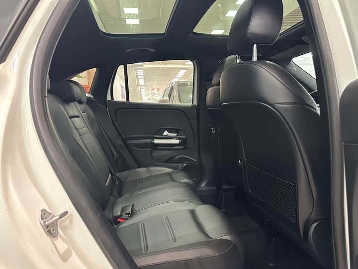 Фото 9 - Mercedes-Benz GLA-Class