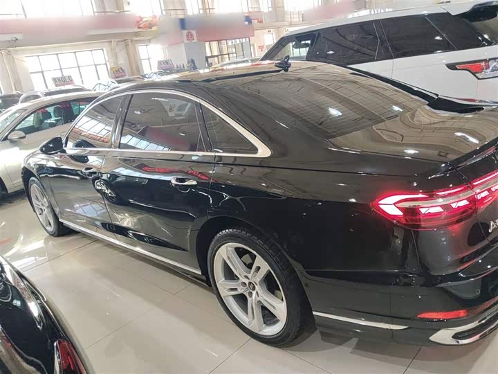 Фото 5 - Audi A8