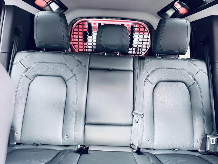 Фото 7 - Land Rover Defender