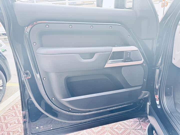 Фото 9 - Land Rover Defender