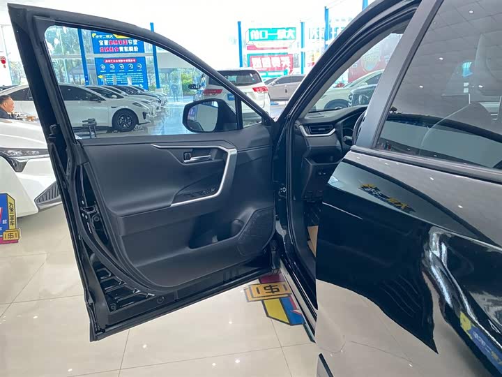 Фото 4 - Toyota Wildlander