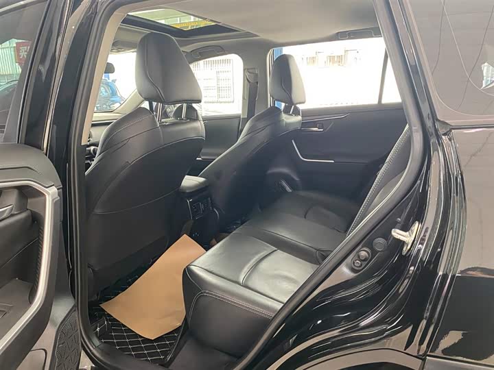 Фото 8 - Toyota Wildlander