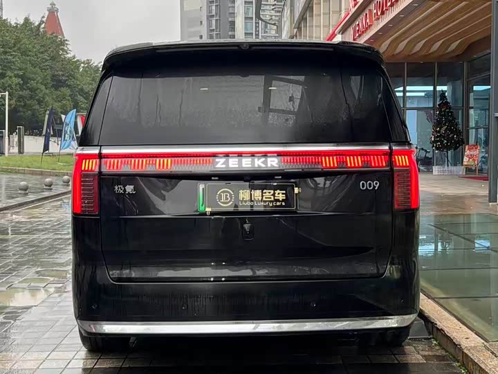 Фото 3 - Zeekr 009