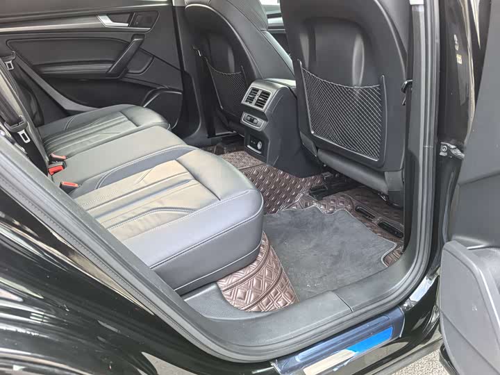 Фото 7 - Audi Q5L