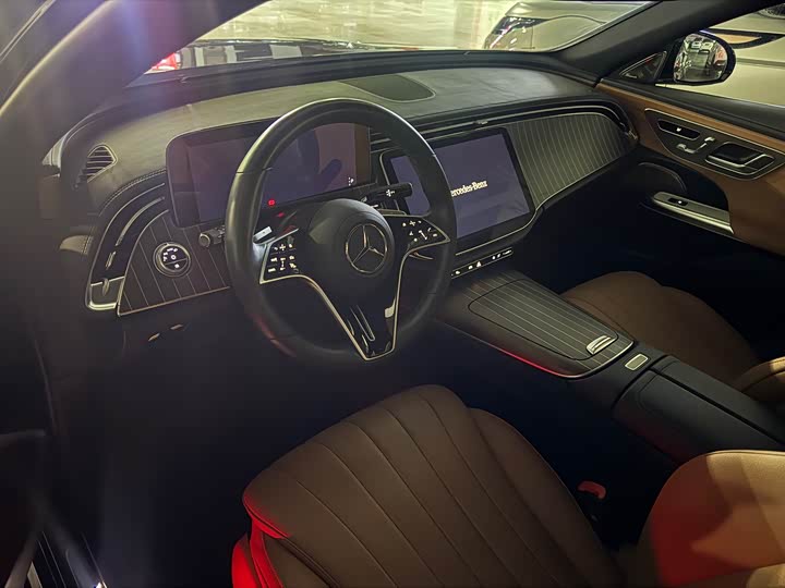 Фото 2 - Mercedes-Benz E-Class