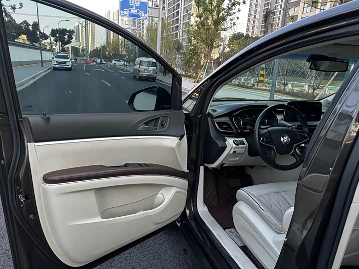 Фото 9 - Buick GL8 ES