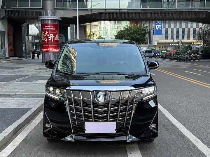 Фото 1 - Toyota Alphard