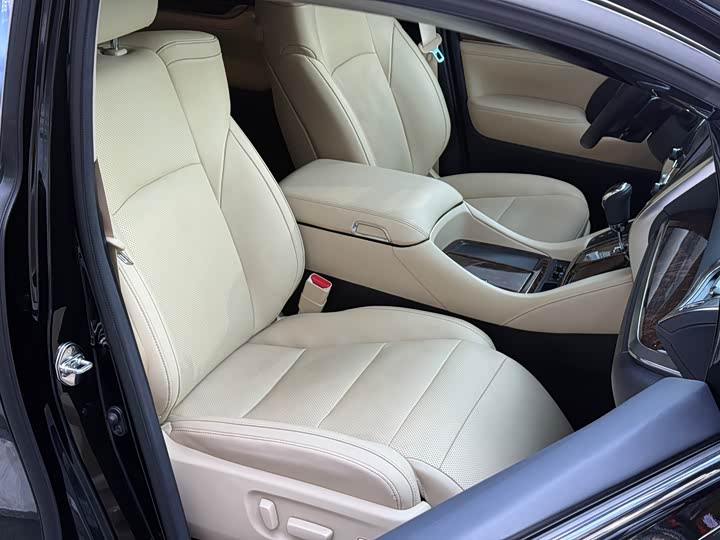 Фото 2 - Toyota Alphard