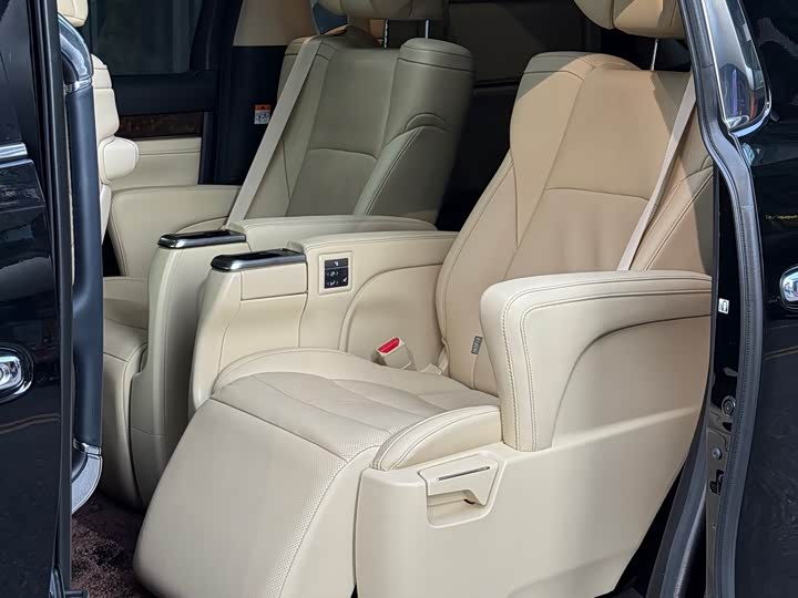 Фото 5 - Toyota Alphard