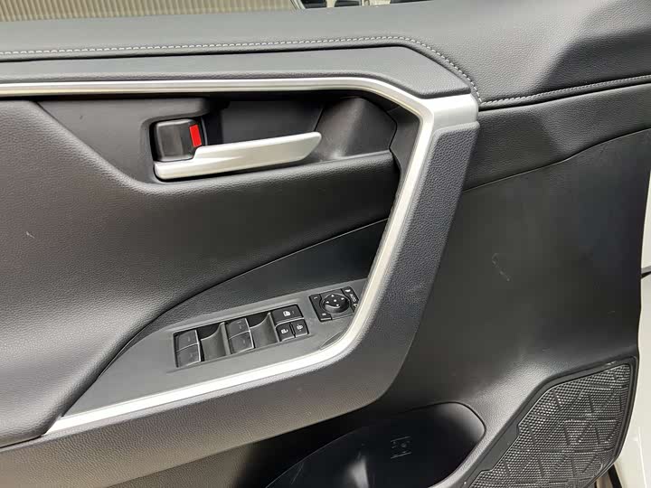 Фото 5 - Toyota Wildlander